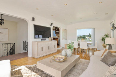 Minimalist living room photo in Los Angeles