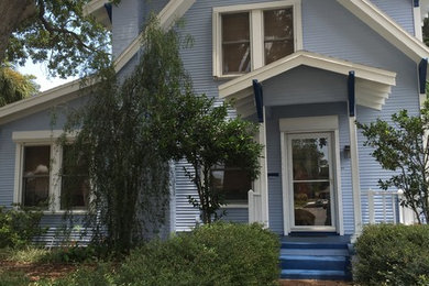 Inspiration for a timeless entryway remodel in Tampa