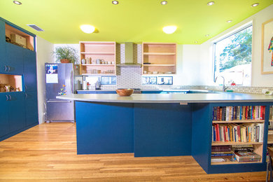 Example of a kitchen design in Austin