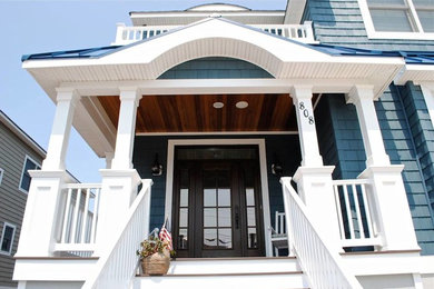 Entryway - traditional entryway idea in New York