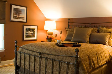 Bedroom - traditional bedroom idea in New York