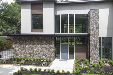 Example of an exterior home design in Houston