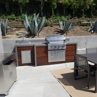Inspiration for a modern home design remodel in Los Angeles