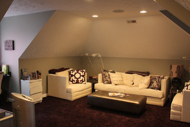Bedroom - modern bedroom idea in Omaha
