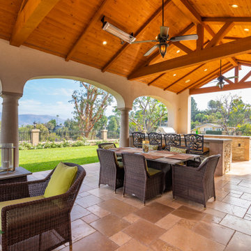 The California Room w/ Dining Area