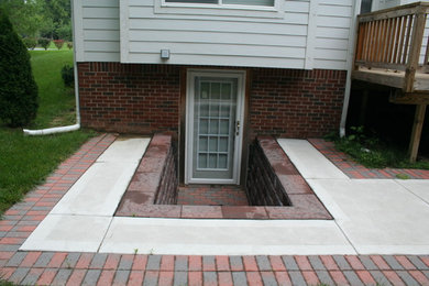 Basement - traditional basement idea in Detroit