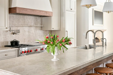 Elegant kitchen photo in Milwaukee