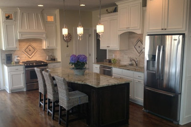 Example of a classic kitchen design in Minneapolis