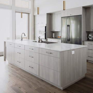Oversized Island with Cooktop & Prep Sink - Bend, OR