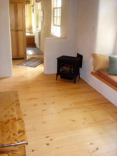 Which Do You Prefer In Wood Flooring And Why Pine Or Hardwood The Grain And Knot Pattern In Ponderosa Pine Gives Character To Flooring Let S Chat