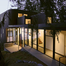 Modern Home | Dark Exterior