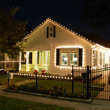 Beautiful bungalow christmas lighting