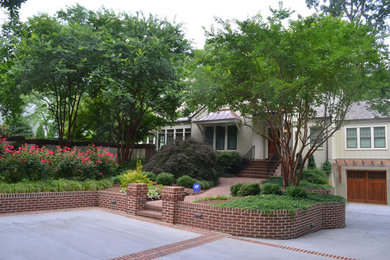 Design ideas for a traditional landscaping in Raleigh.