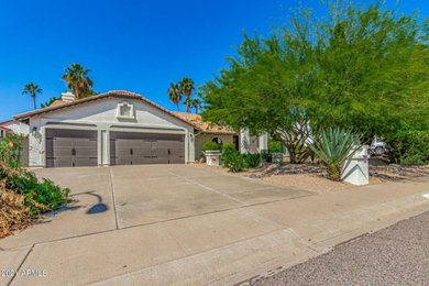 Inspiration for a transitional home design remodel in Phoenix