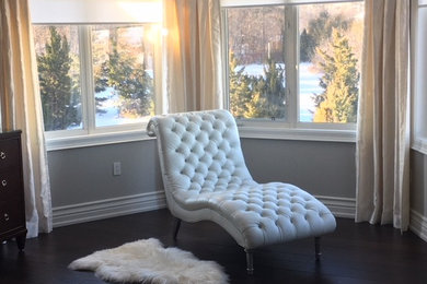 Inspiration for a modern home design remodel in Toronto