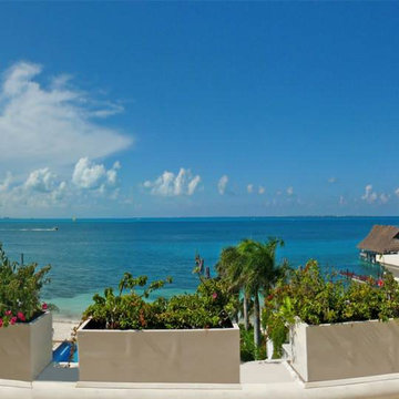 Waterfront Villa. Mediterranean. Villa Madonna on the beach. Cancun, México.