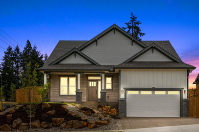 Example of an exterior home design in Portland