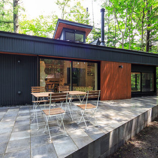 大阪のモダンスタイルのおしゃれな裏庭のテラス (天然石敷き、日よけなし) の写真