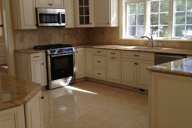 Kitchen - traditional kitchen idea in Boston