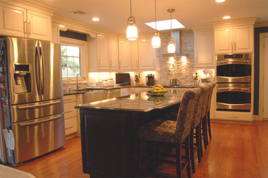 Elegant kitchen photo in New York