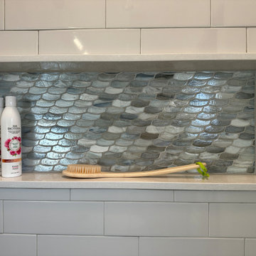 Showplace EVO Quartersawn Oak Pendleton Primary Bath in Sparrow