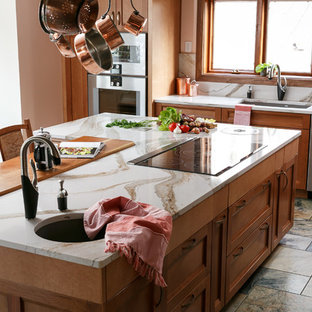 Ejemplo de cocina en L, tradicional renovada, extra grande, cerrada, con fregadero bajoencimera, armarios con paneles empotrados, puertas de armario de madera oscura, encimera de cuarzo compacto, salpicadero blanco, salpicadero de losas de piedra, electrodomésticos de acero inoxidable, suelo de baldosas de porcelana, dos o más islas, suelo multicolor y encimeras blancas