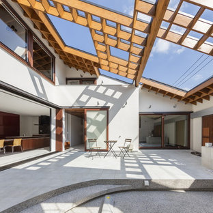 横浜のアジアンスタイルのおしゃれな中庭のテラスの写真