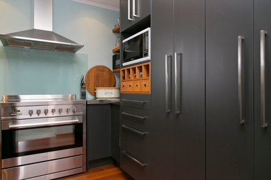 This is an example of a kitchen in Hamilton.