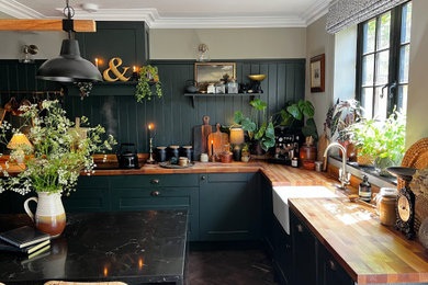 ハートフォードシャーにあるトラディショナルスタイルのおしゃれなキッチンの写真