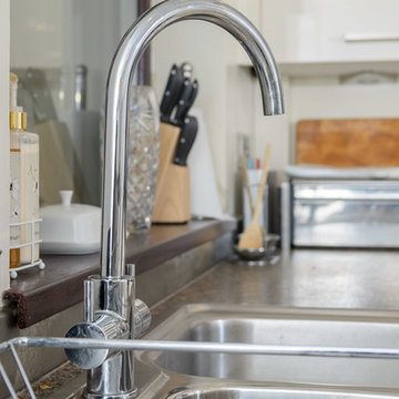 Neutral colours and chic design features, a modern twist to a classic kitchen