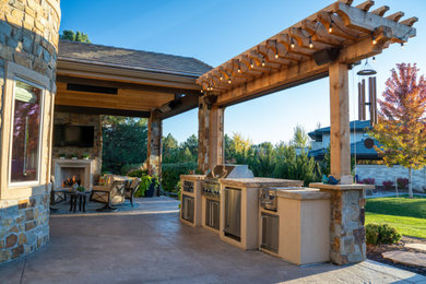 Mid-century modern patio photo in Denver