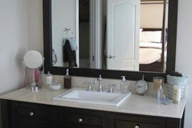 Kitchen - transitional kitchen idea in Los Angeles