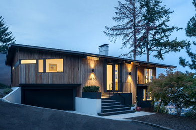 Mid-century modern exterior home idea in Portland