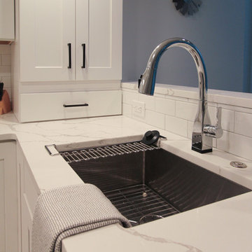 Stainless Steel Faucet and Undermount Sink Peninsula