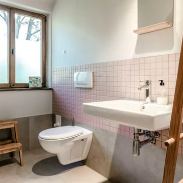 Duschbad | asketisch mit rosa Mosaik