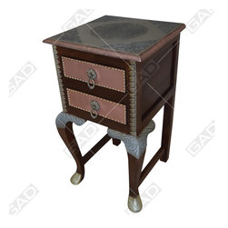 UNIQUE LOOK BRASS BEDSIDE TABLE - Furniture