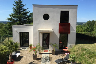 Idées déco pour une façade de maison moderne.