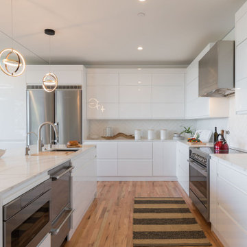 The Oakland Skyline Jewel: A Modern Tri-Level Transformation