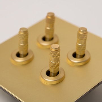 https://www.brassbee.co.uk/products/foundry-series-knurled-toggle-switches-and-s