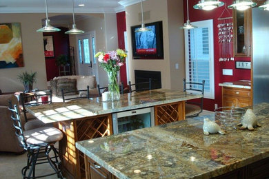 Example of a classic kitchen design in Orange County
