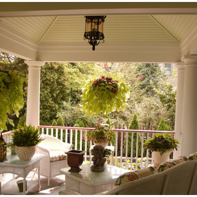 Inspiration for a large timeless home design remodel in New York