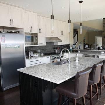 Bright and Spacious Kitchen