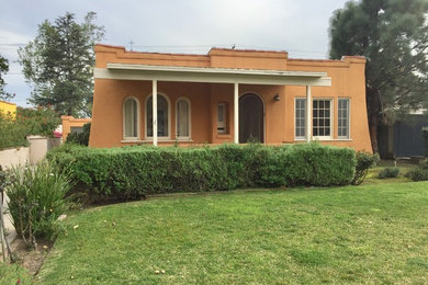 Photo of a medium sized traditional home in Los Angeles.