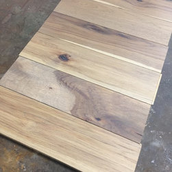 Hickory 5'' knotty grade oiled DIT 16-227 - Hardwood Flooring