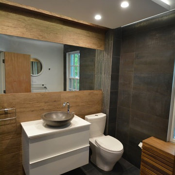 Bathroom with floating ceiling, custom radiator cover