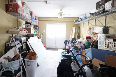 Foto de garaje adosado de tamaño medio