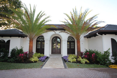 Exterior home idea in Miami