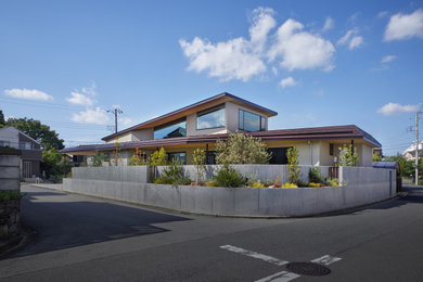 福岡にあるミッドセンチュリースタイルのおしゃれな一戸建ての家の写真