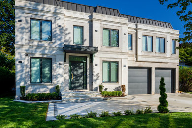 Example of a transitional home design design in Toronto