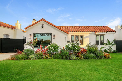 Inspiration for an exterior home remodel in Los Angeles